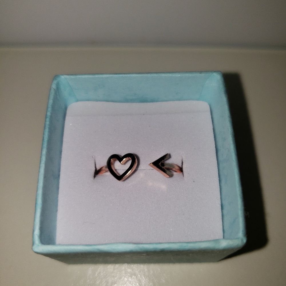 Open heart and arrow fashion/stylish ring